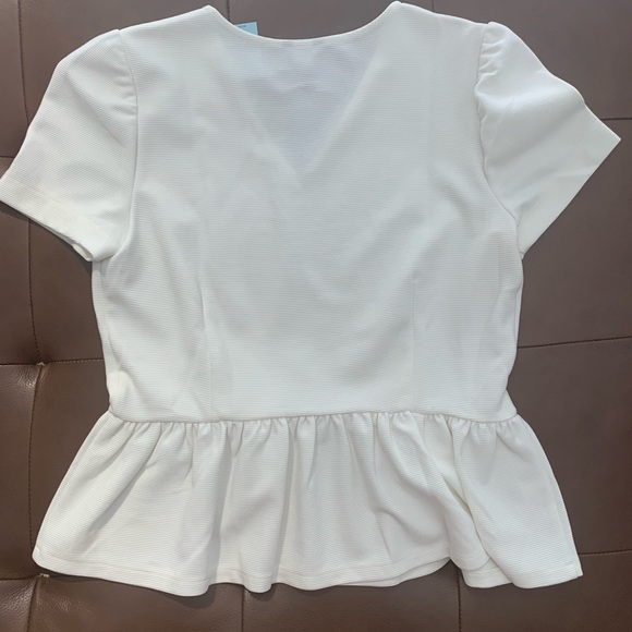 ANN TAYLOR Puff Sleeve Peplum Top in Winter White. Size Medium Petite - Picture 3 of 4